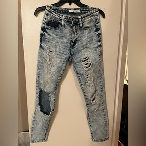 Like new, cute destroyed/acid wash jeans.  Hit at the ankle, lots of stretch!